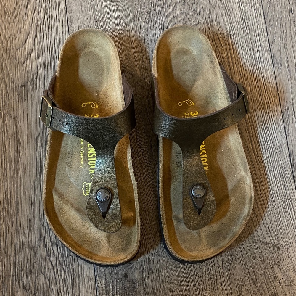 Birkenstock Gizeh Golden Brown Leather Sandals